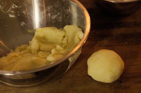 kartoffelklöße formen