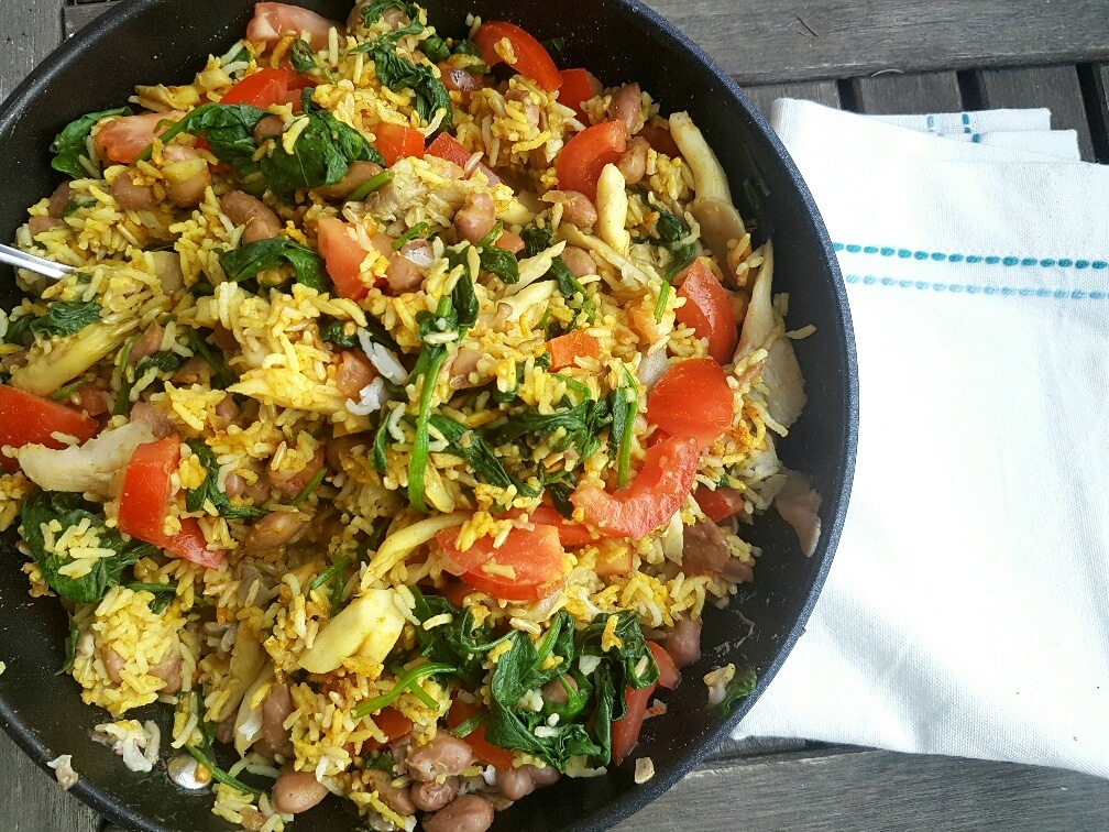 Reispfanne mit Bohnen und Spinat