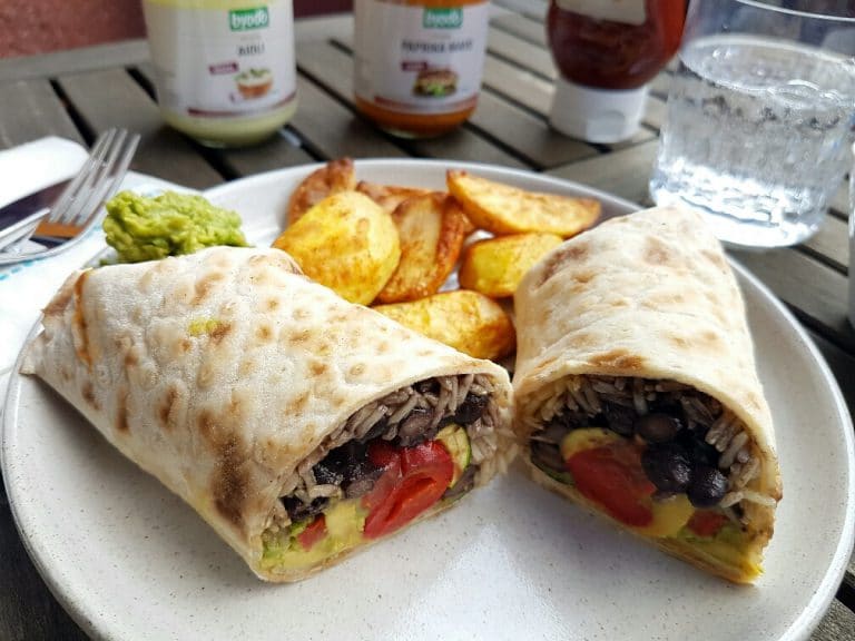 Veganer Burrito mit Limettenreis &amp; Tex Mex Sauce von Byodo