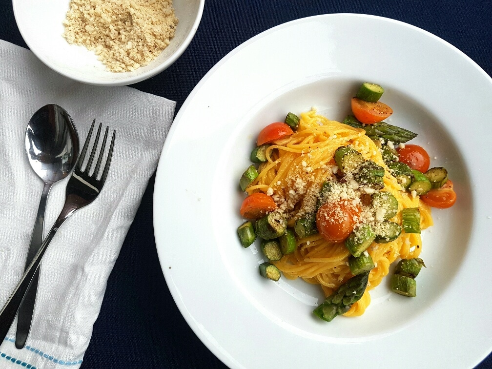 Pasta mit grünem Spargel &amp; Paranuss Parmesan | Vegane Rezepte