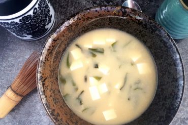 vegane misosuppe mit tofu