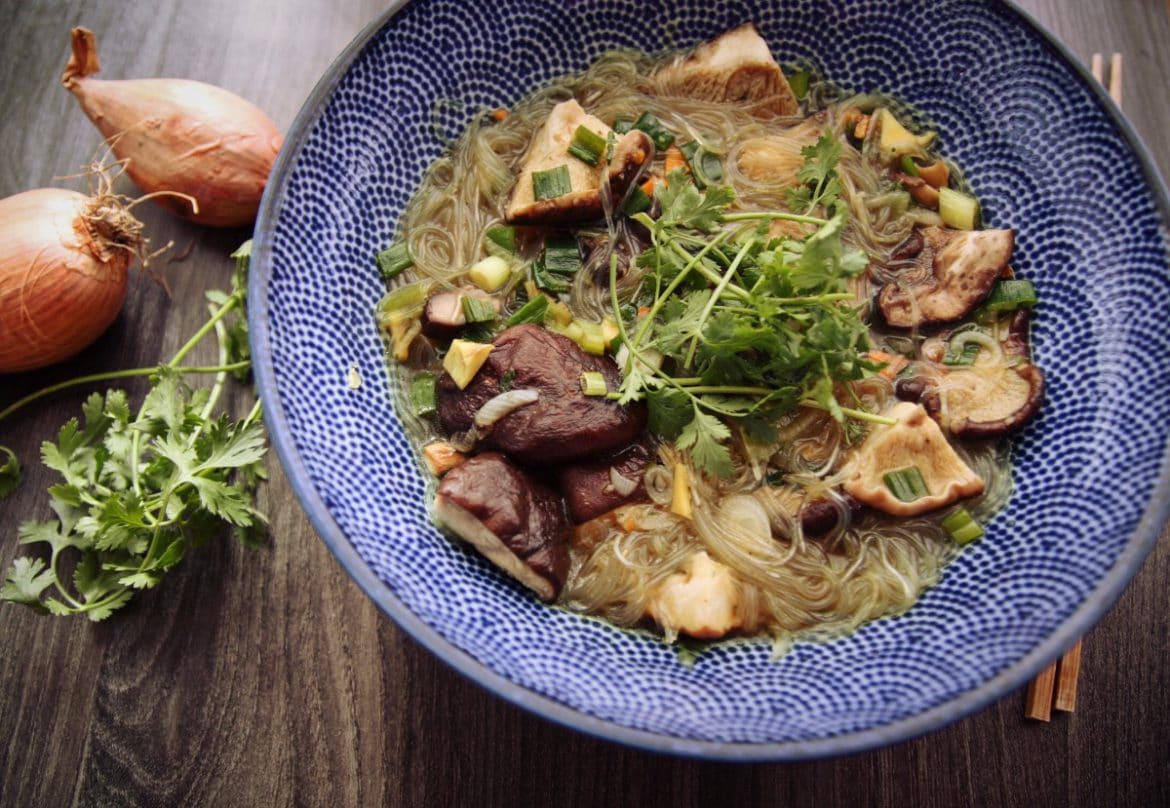 Glasnudelsuppe mit Shiitake-Pilzen vegan &amp; glutenfrei | Vegane Rezepte