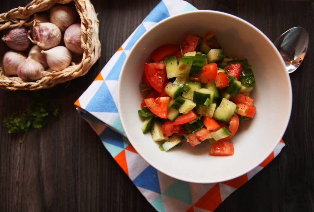 veganer tomaten-gurken-salat